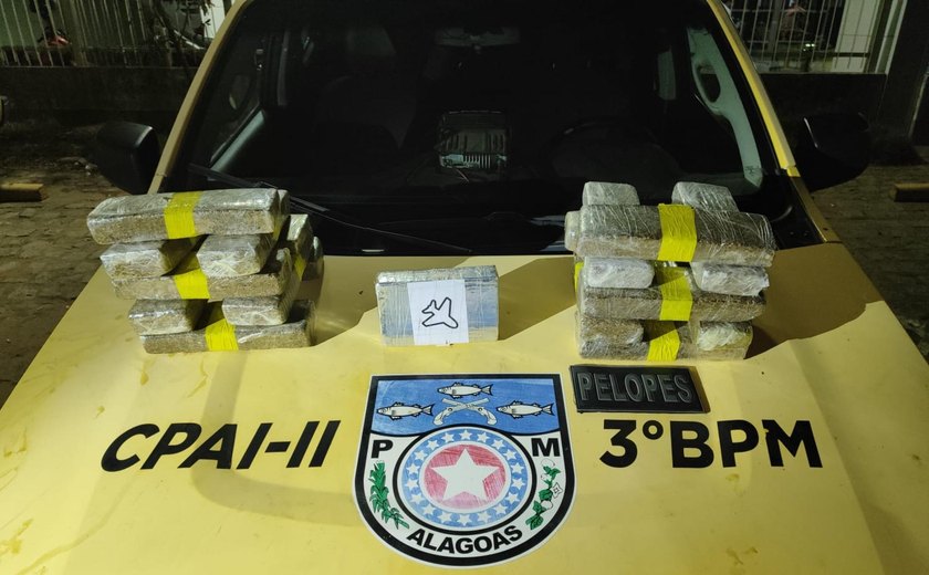 PM apreende 7 armas de fogo e mais de 23 quilos de drogas