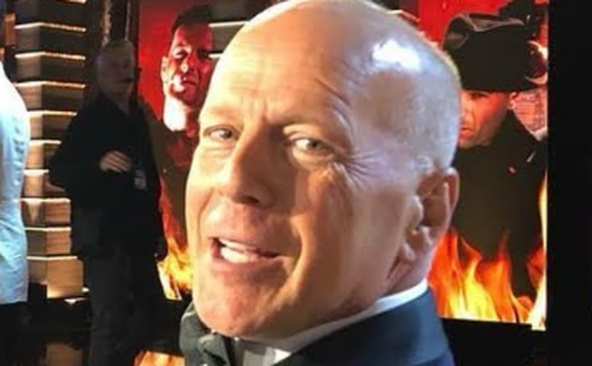 Bruce Willis tem piora em quadro de demência e não consegue mais falar, ler ou andar