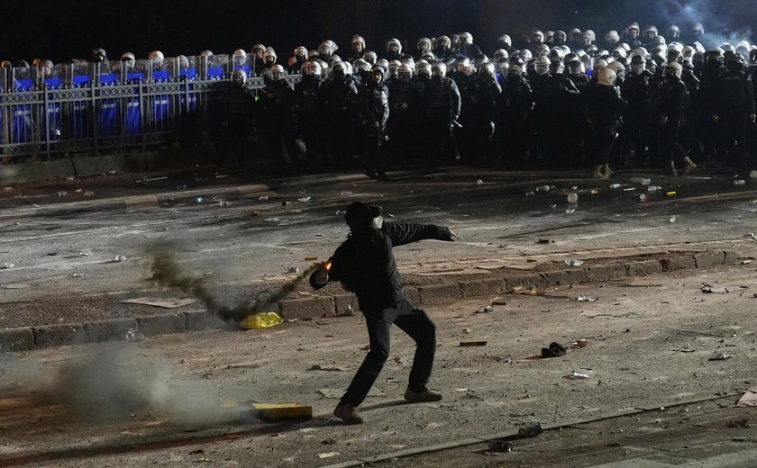 Mais de 300 são presos em protestos na Turquia contra a prisão do prefeito de Istambul