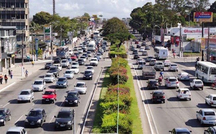 Ciclovia na Av. Fernandes Lima volta ao debate para implantação de VLT
