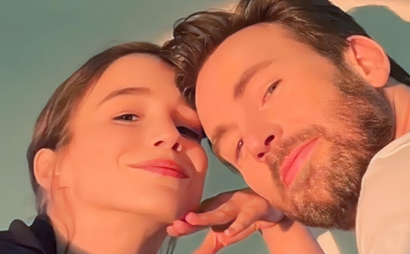 Chris Evans diz que aprendeu a falar frase em português para pedir Alba Baptista em casamento