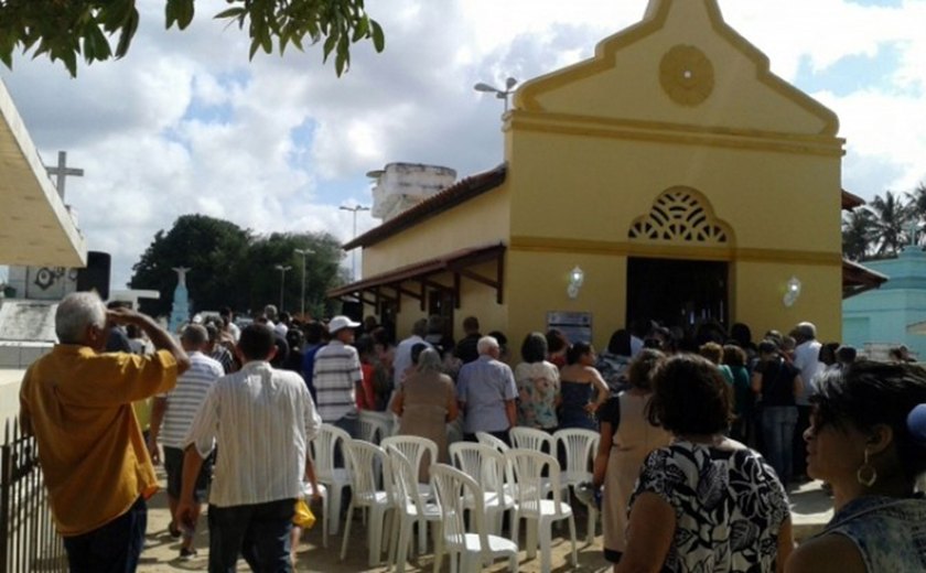 Cemitérios de Arapiraca tem movimento intenso neste Dia de Finados