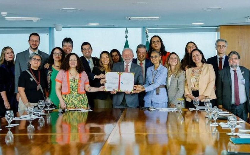 Lula sanciona lei que proíbe uso de animais em testes cosméticos: 'Questão de soberania nacional'