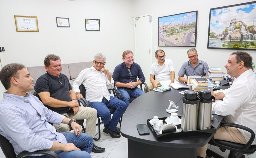 Prefeito Luciano Barbosa assina convênio para lançamento de nova etapa do Programa Terra Pronta nesta quarta (16)