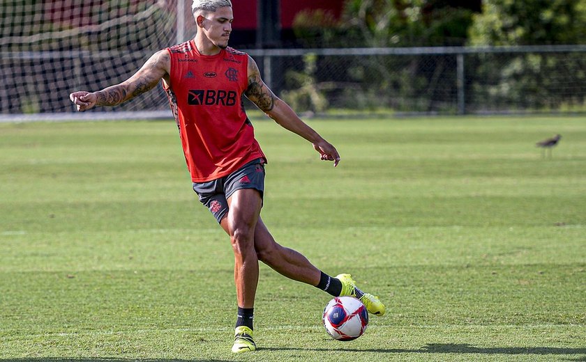 Com sintomas de covid-19, Pedro pode desfalcar Flamengo, que aguarda contraprova
