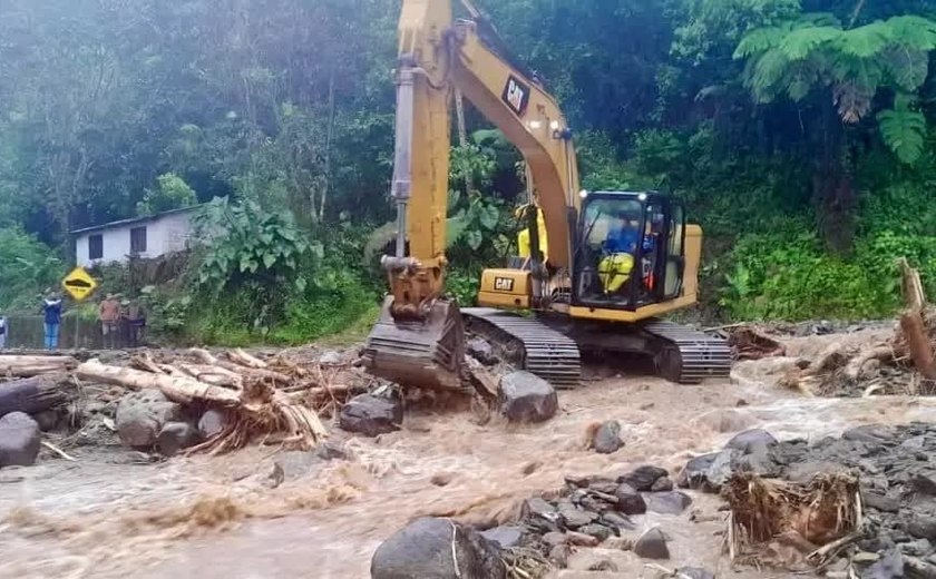 Deslizamento de terra deixa ao menos seis mortos em zona turística do Equador; vídeos