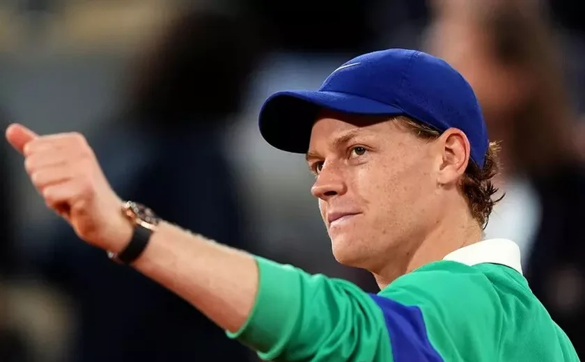 Sinner bate Djokovic e vai à final de Roland Garros pela 1ª vez
