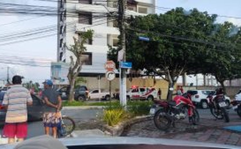 Colisão envolvendo viatura da PM, deixa motociclista morto e filha ferida na avenida Ceci Cunha