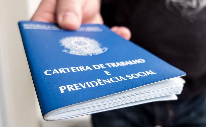 Brasil cria mais de 654 mil postos de trabalho com carteira assinada em 3 meses