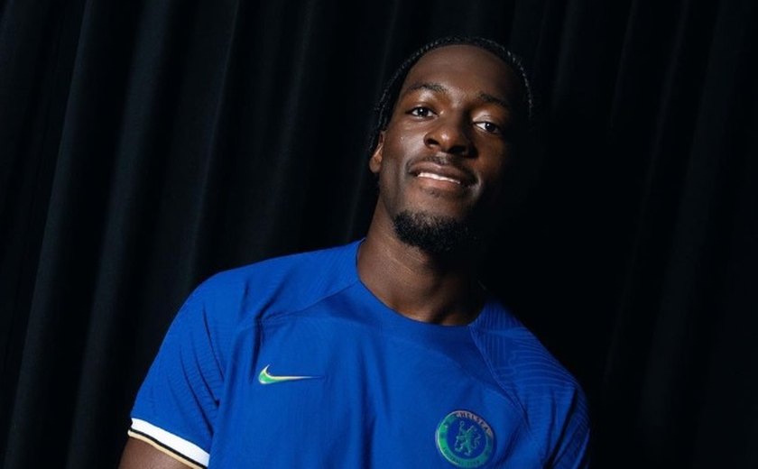 Chelsea anuncia zagueiro Axel Disasi, destaque do Monaco e vice-campeão do mundo com a França