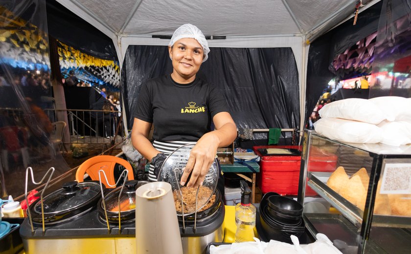 Ambulantes celebram renda garantida com festivais de Coco e Quadrilhas em Jaraguá