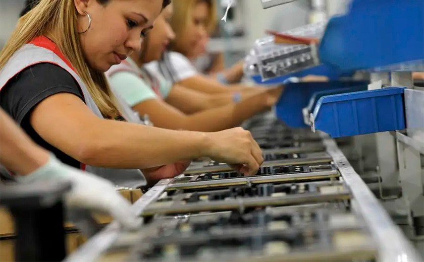 Maioria dos brasileiros apoia semana de quatro dias, aponta DataSenado