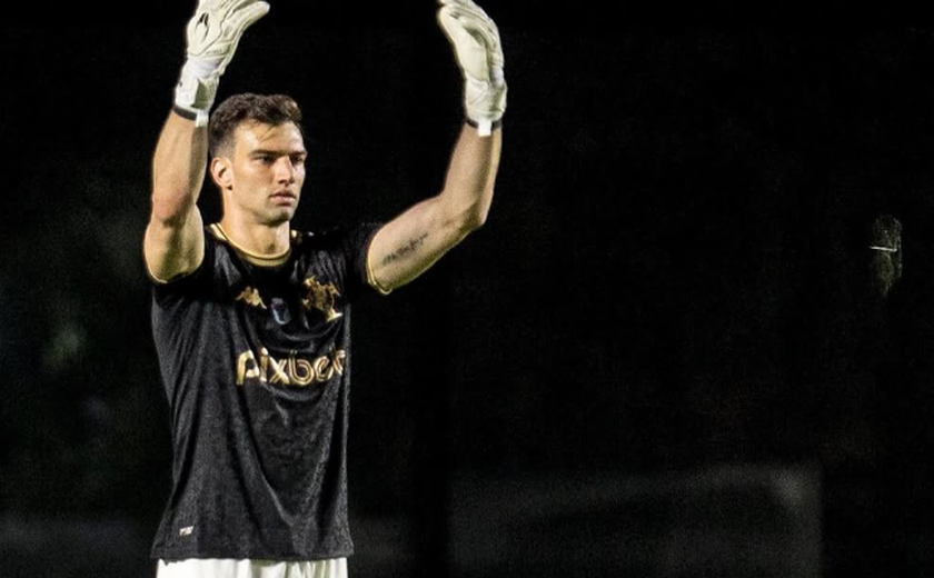 Goleiro do Vasco expulso por cera tem hematoma e contusão por trauma, aponta exame