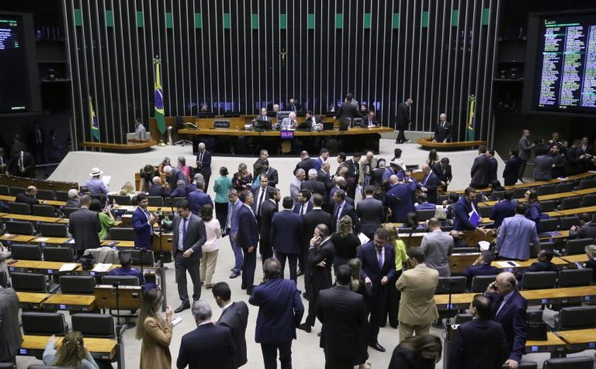 Comissão sobre IA na Câmara aprova audiência pública com Anitta, Marisa Monte e Frejat