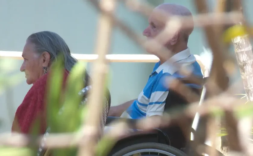 Sob os olhos de Deus: Casal de idosos se casa no Quênia, 64 anos após se conhecerem