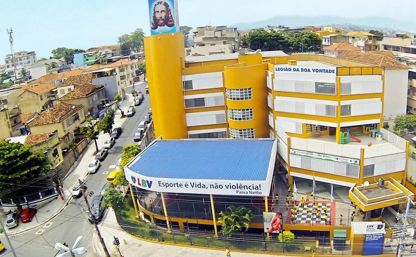 Menina de 13 anos é baleada em escola na zona norte do Rio