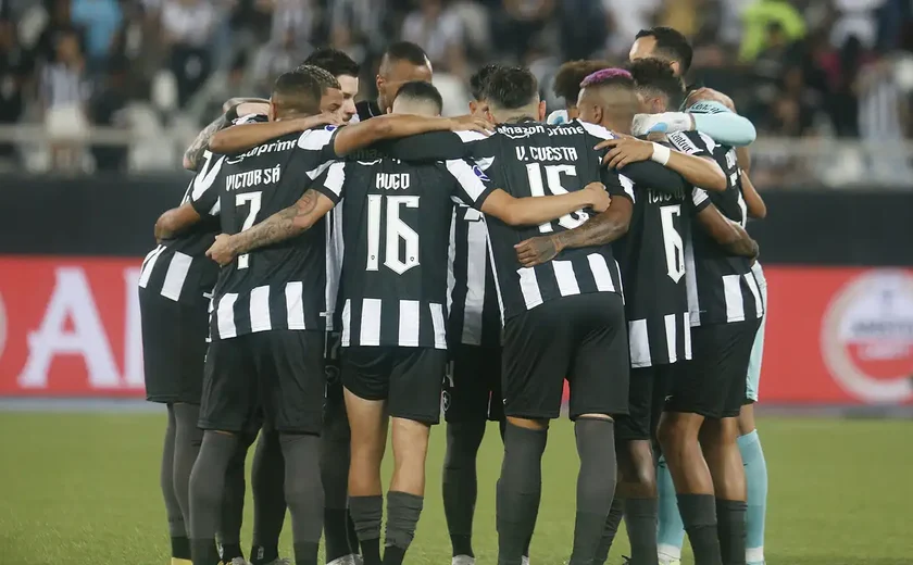 Botafogo busca o empate com o Athletico-PR no último lance e mantém liderança do Brasileirão