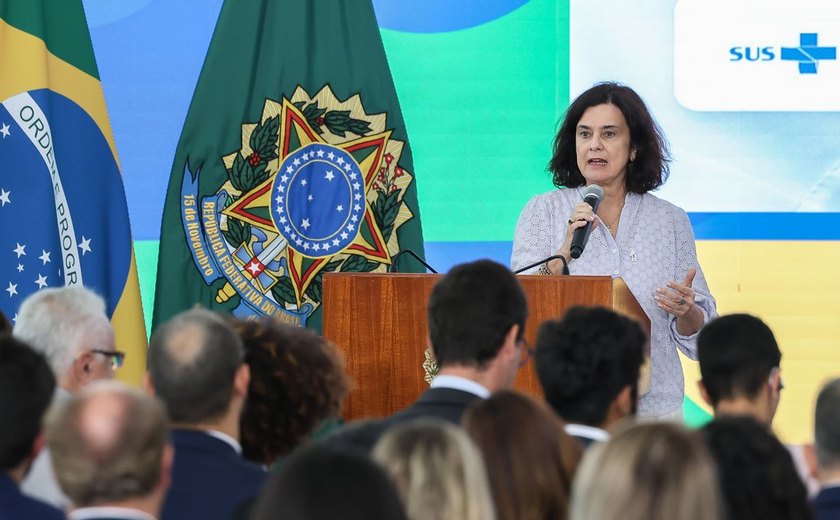 Nísia: Brasil vai ampliar oferta de doses contra a dengue em 2025