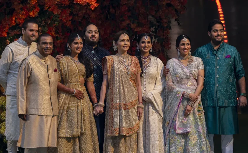 Casamento de filho de bilionário exigiu trajes 'resplandecentemente indianos'; veja looks