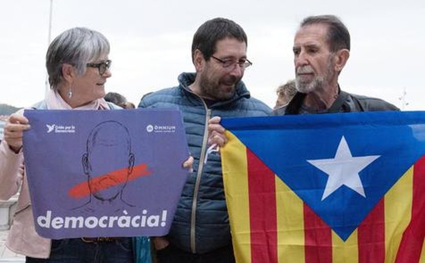 Espanha destitui governo da Catalunha e convoca eleições