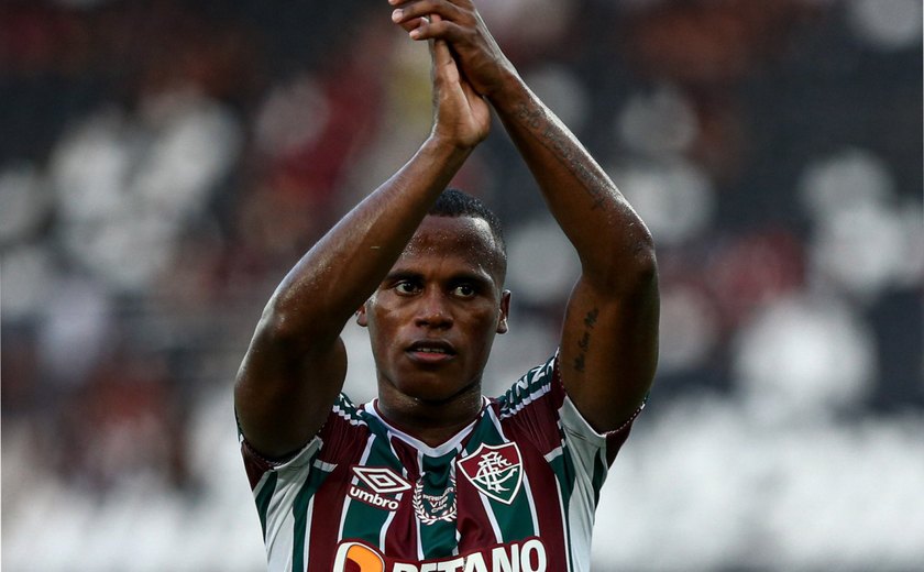 Fluminense marca no fim e vence Flamengo no primeiro clássico do Carioca