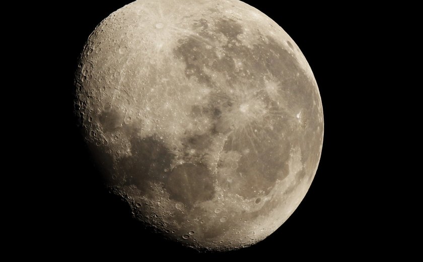 Eclipse lunar total mais longo do ano ocorre neste fim de semana; saiba como ver
