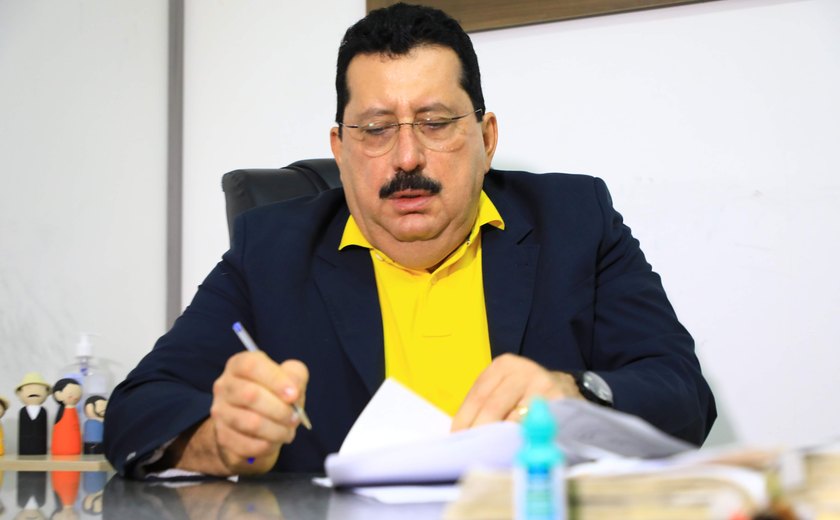 Prefeito Gilberto Gonçalves antecipa pagamento dos servidores públicos de Rio Largo