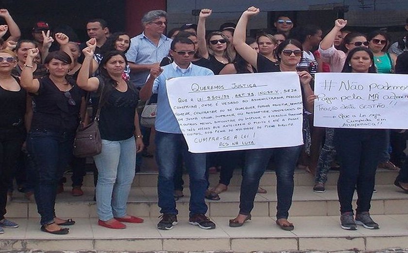 Servidores da Saúde em Arapiraca realizam protesto em razão de demissões ilegais