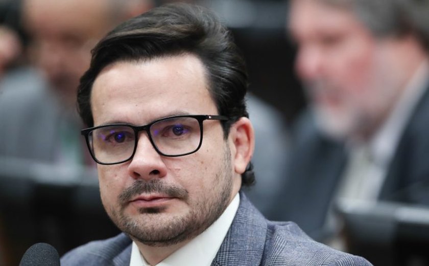 CCJ aprova projeto que proíbe órgãos públicos de exigir motivação para pedido de certidões
