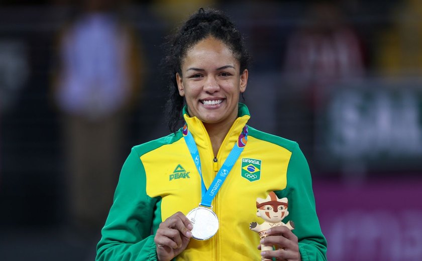 Classificada para Tóquio, Aline Ferreira concilia rotina de atleta e dirigente