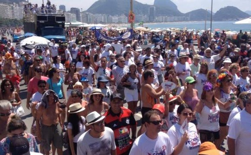 Com grandes e pequenos blocos, domingo foi de carnaval no Rio