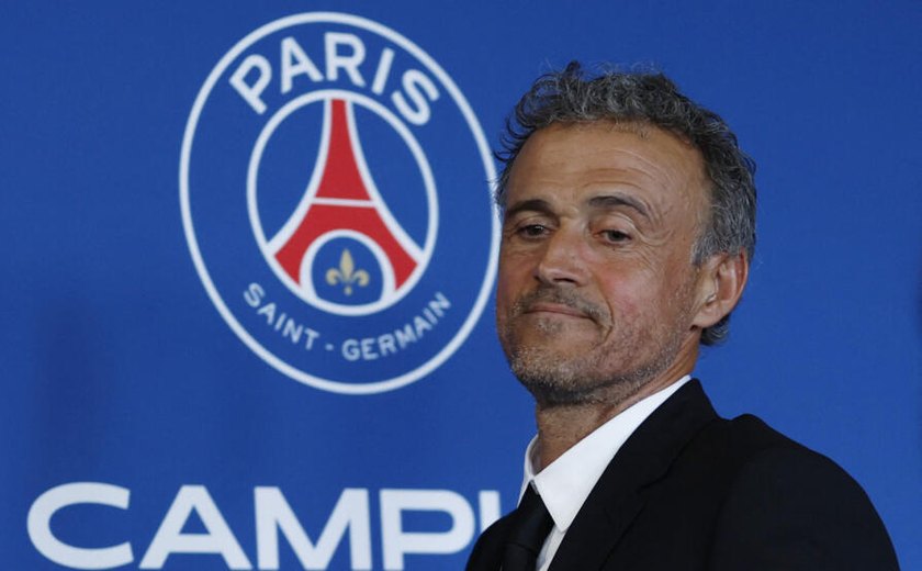 Técnico do PSG diz que 'todos sabiam' da saída de Mbappé e minimiza: 'Entendo sua decisão'