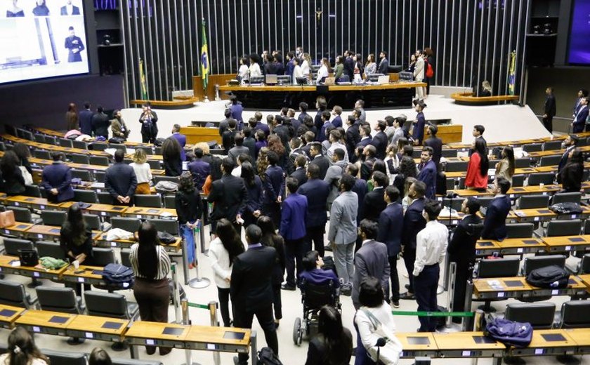 Politeia reúne universitários para simular atividade legislativa na Câmara dos Deputados