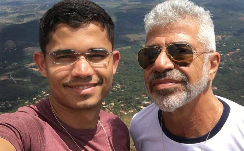 Lulu Santos oficializa união estável com Clebson Teixeira
