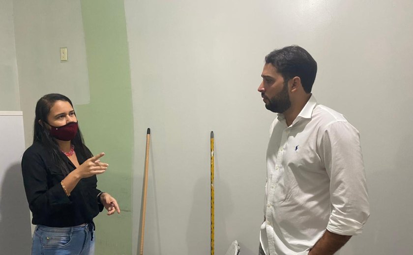 Prefeito e Secretária vistoriam andamento de obras na sede da Educação de Santana do Mundaú