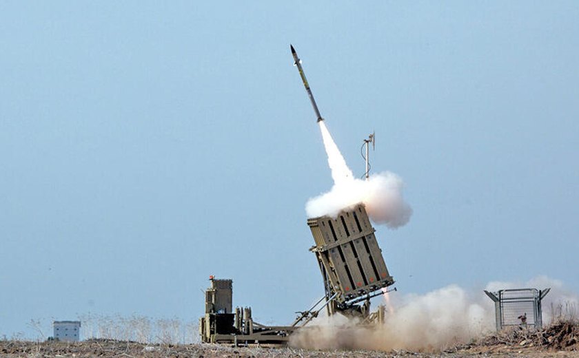 Analista: lançamento massivo de mísseis pelo Irã expõe vulnerabilidades da defesa antiaérea de Israel