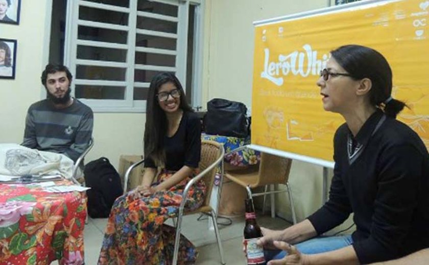 Arapiraca: Poeta Marta Eugênia é convidada em sarau nesta terça-feira