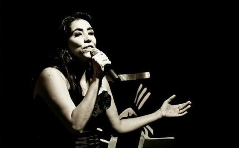 Irina Costa apresenta ‘O mar fala de mim’, no Teatro Deodoro