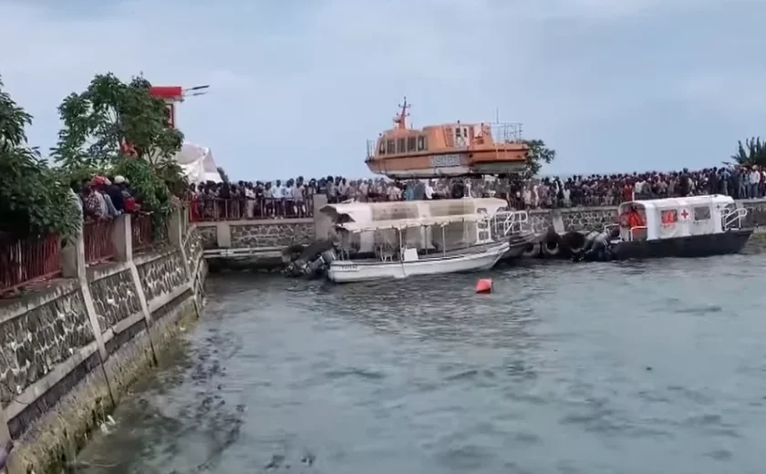 Pelo menos 78 pessoas morrem após barco virar no Congo