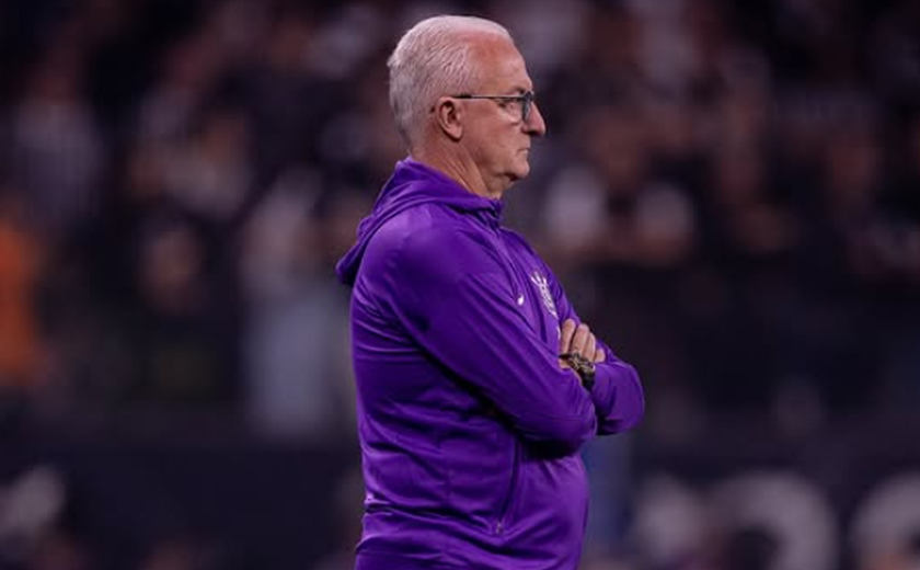 Dorival divide reduzido elenco do Corinthians em dois, mas sofre com ausência de atacantes