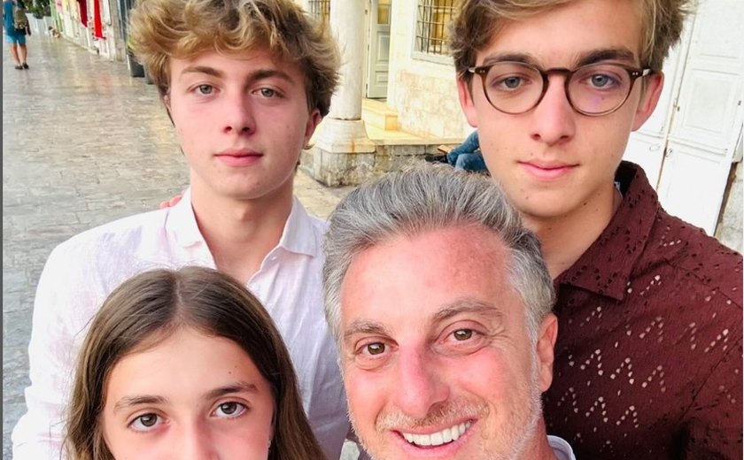 Eles já são adultos! Veja filhos de famosos que cresceram e impressionam a web