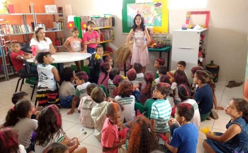 Crianças redescobrem brincadeiras tradicionais na Biblioteca Arapiraquinha