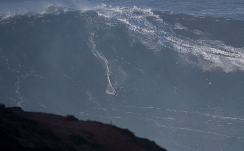 Lucas Chumbo vence competição histórica de ondas gigantes em Nazaré