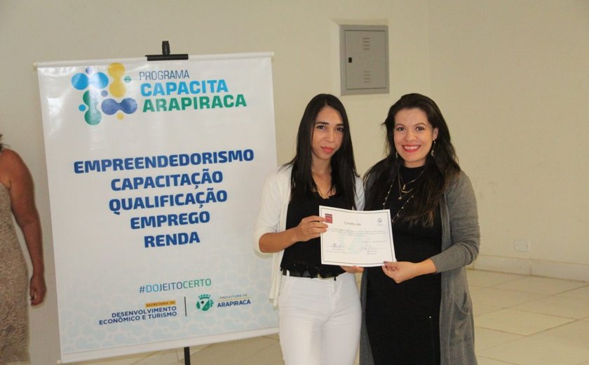 Prefeitura realiza entrega de certificados para as primeiras turmas do Capacita Arapiraca
