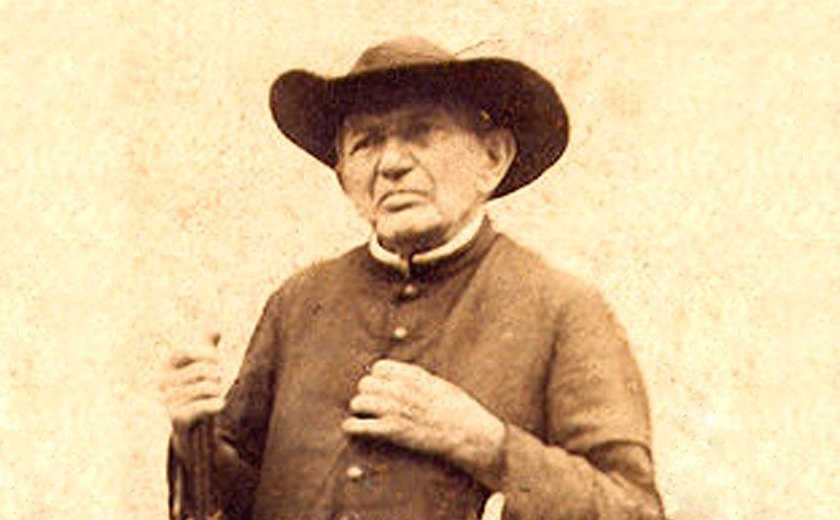 Padre Cícero Romão Batista: 180 anos de legado e fé do Santo do Nordeste