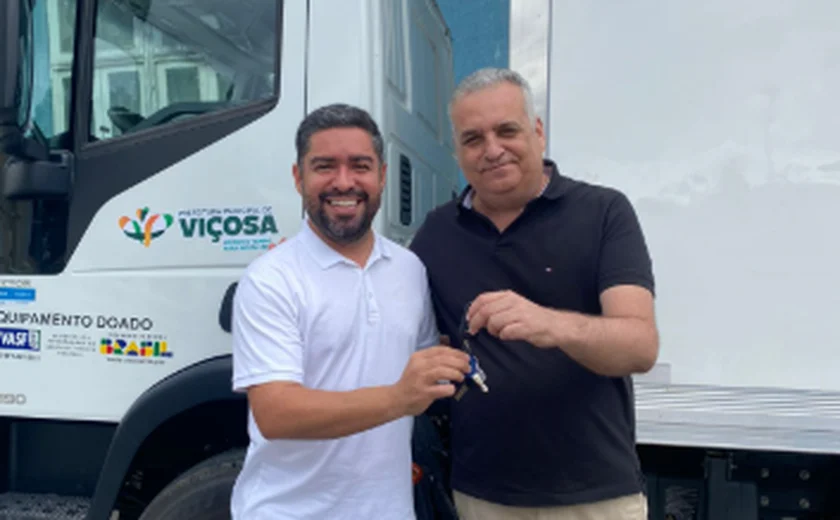 Alfredo Gaspar entrega caminhão frigorífico e trator para Viçosa e reforça investimentos na saúde; total de emendas somam R$ 3.154.200,00
