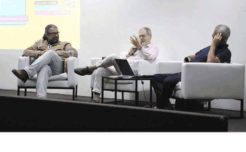 Histórias sobre o cangaço encantam o público da Bienal do Livro