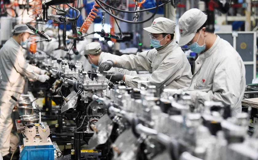 Lucro industrial na China sofre queda anual de 7,3% em novembro, mas cai em ritmo mais lento