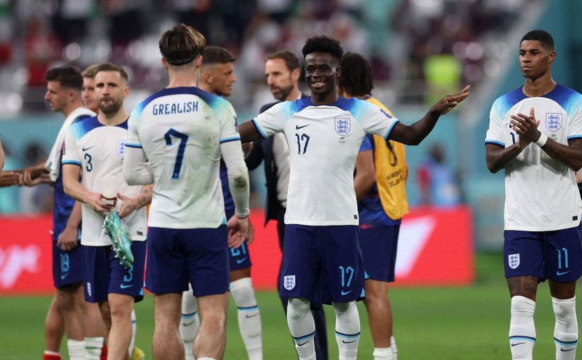 Inglaterra goleia Irã em jogo marcado por protestos