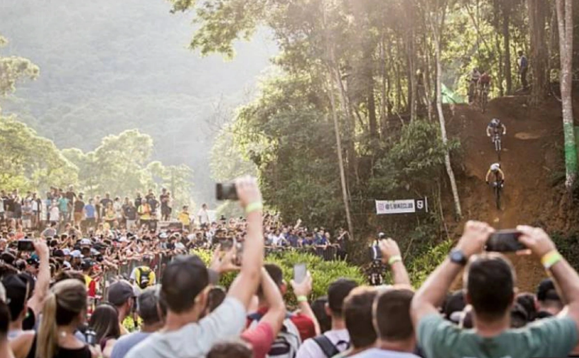 Copa do Mundo de mountain bike começa com público impressionante em Petrópolis